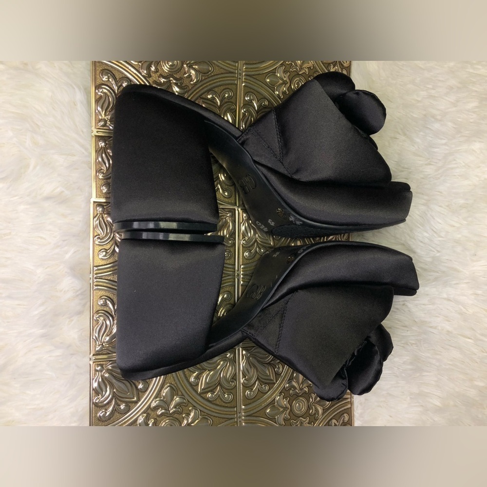 Gianni Bini Black Satin Floral Platform Shoes size 7.5 NWOT - Picture 13 of 16